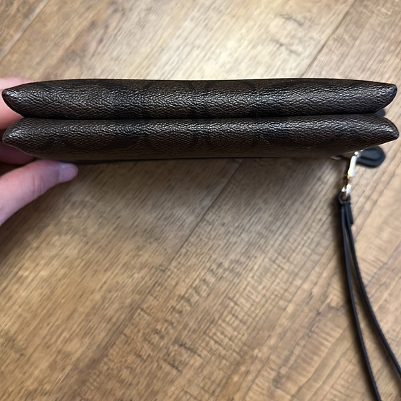 Coach wristlet - Picture 3 of 9